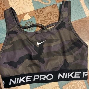 Nike Sports bra. Camo. Size:Small